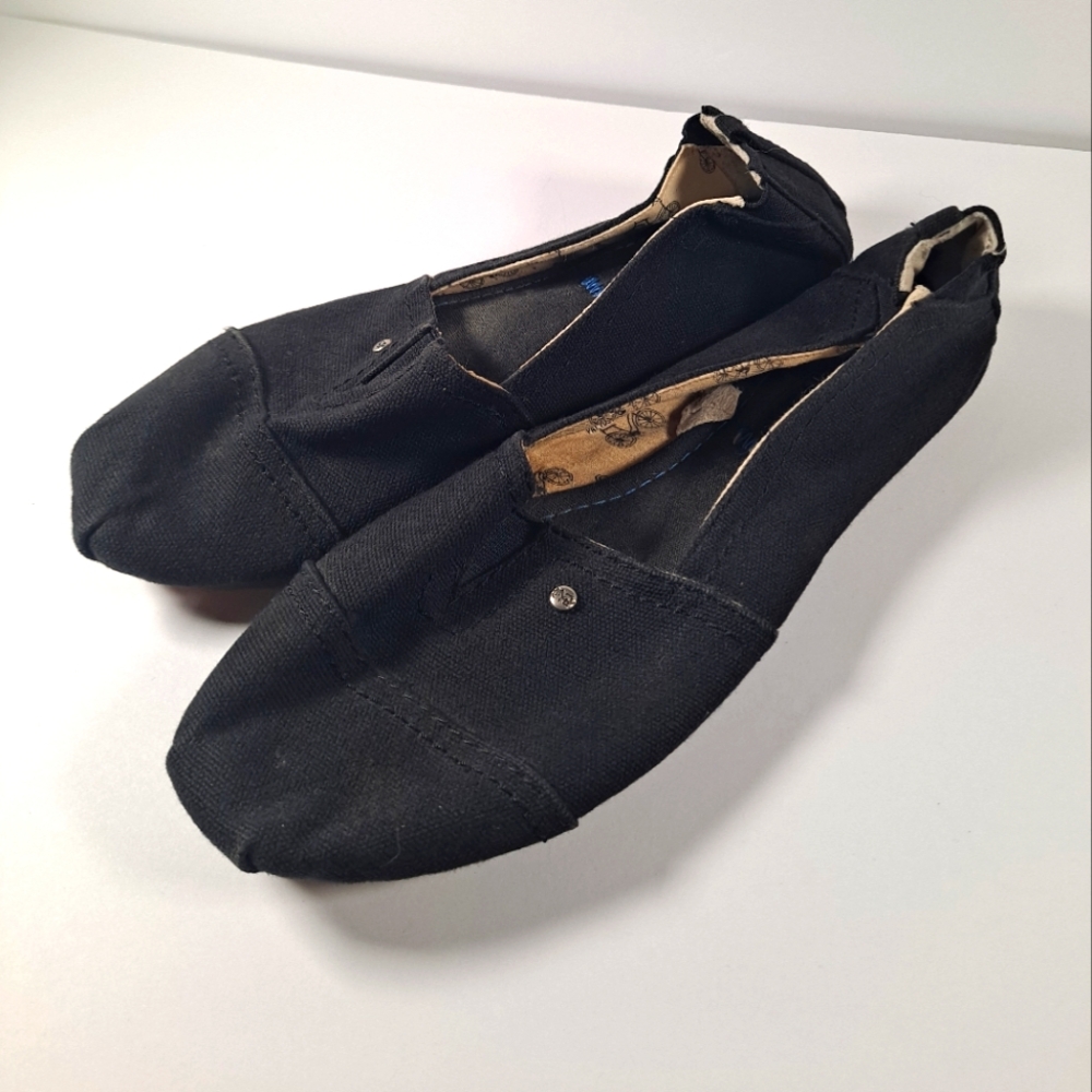 Casual black slip-ons. Gently worn.  Size 7. WT 10.1 oz